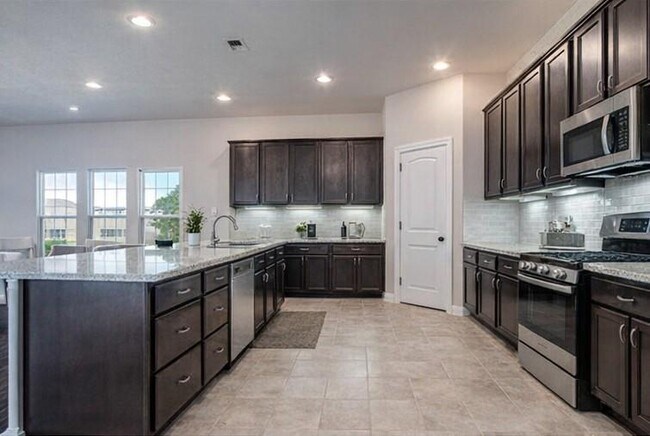 Building Photo - 760 Arkansas Black