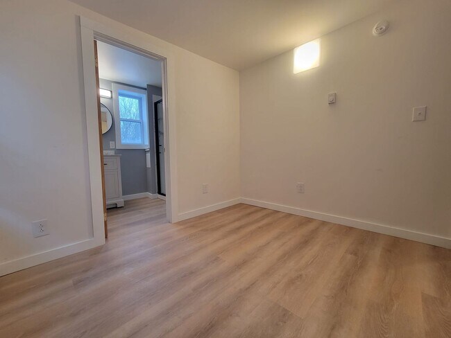 Building Photo - 510 N Albany St