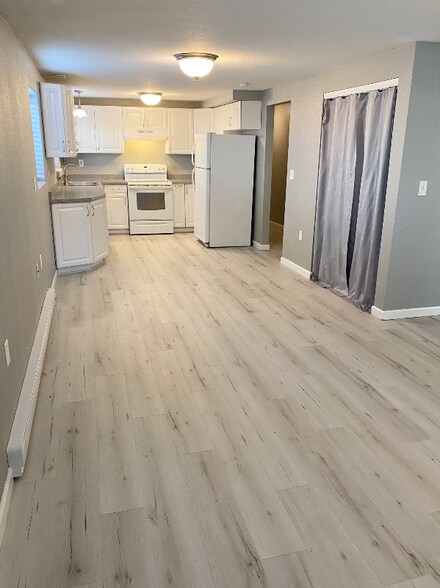 Building Photo - 116 E Stuart St