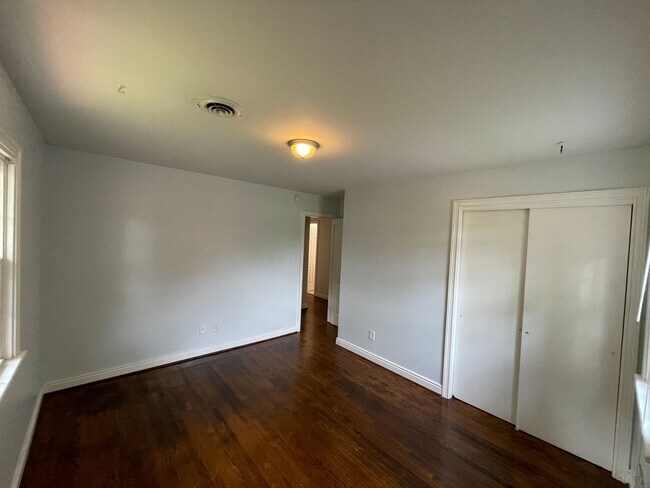 Building Photo - 3600 Ghent Dr