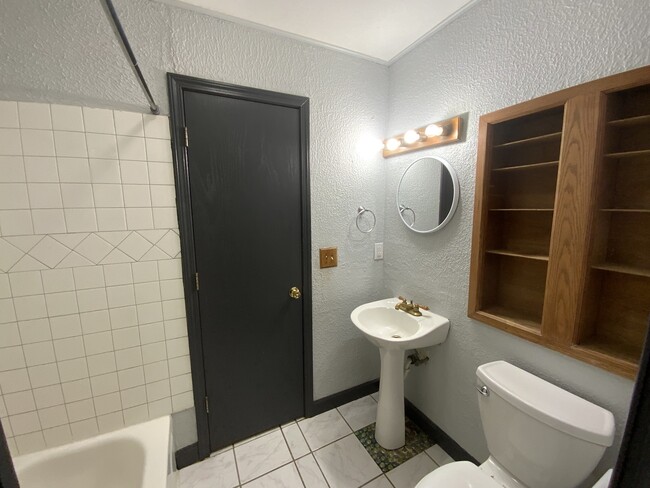 Building Photo - 921 Blue Ridge Dr