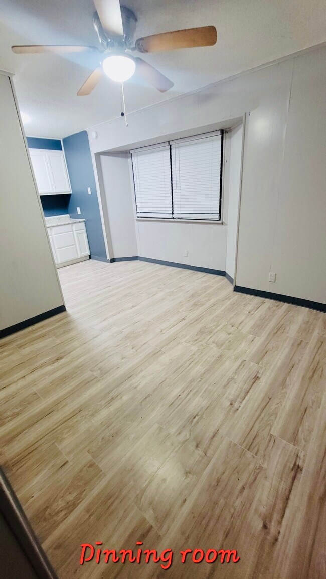 Building Photo - 3 Utica Ln