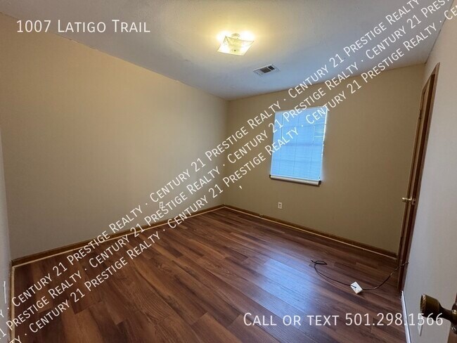 Building Photo - 1007 Latigo Trail