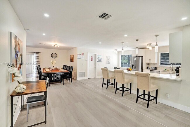 Building Photo - 1018 Adams St