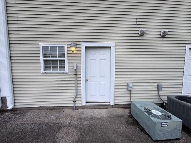 Building Photo - 2 Bed 1.5 Bath Apartment in Benton