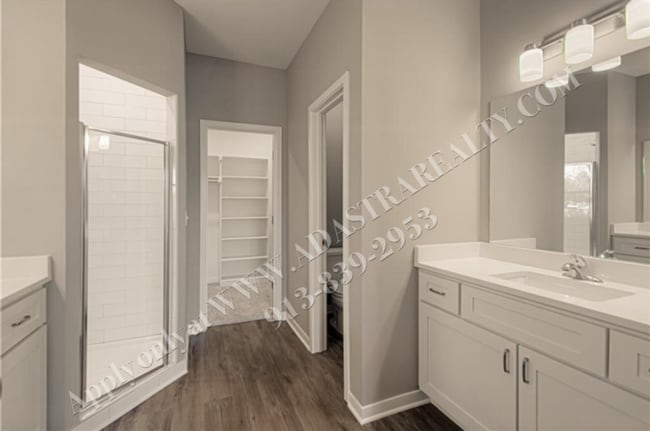Building Photo - Brand New Townhome 3 Bed 2.5 Bath in Olath...