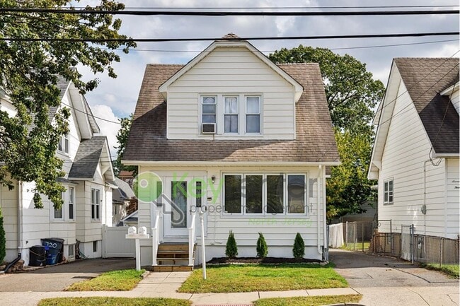 Primary Photo - Spacious 3-Bed, 2-Bath First-Floor Unit wi...