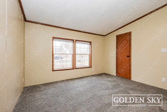 Building Photo - 7709 E Gloucester Rd