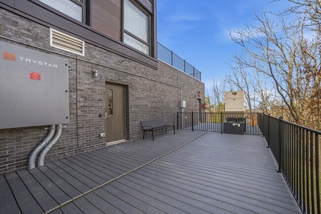 Building Photo - 1 Nevins Hl Wy