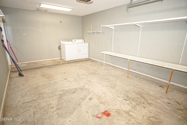 Building Photo - 3717 Tierra Zafiro Dr