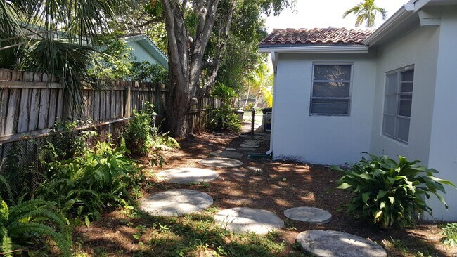 Building Photo - 1132 SW 3rd St