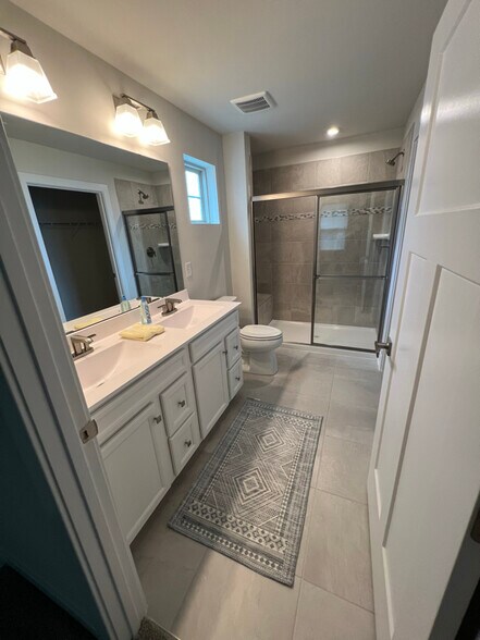 Building Photo - 26051 Vintage Cir