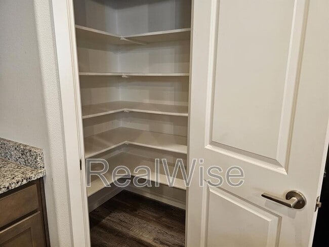 Building Photo - 5724 NE 58th Way