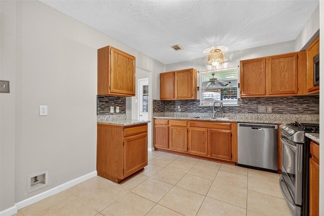 Building Photo - 9123 Belle Glen Dr
