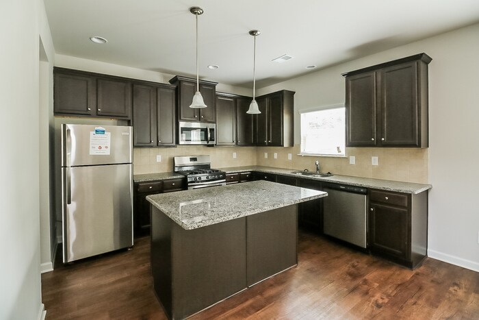 Building Photo - 10 Glen Abbey Cir