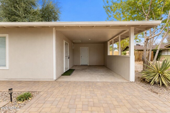 Building Photo - 2045 S Hammond Dr