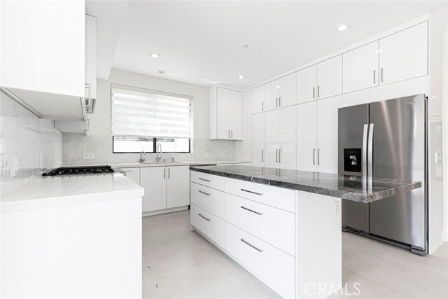 Building Photo - 6426 Varna Ave