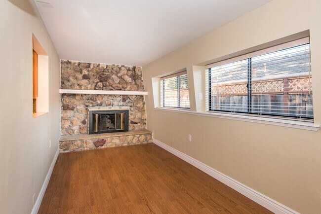 Building Photo - Beautiful Los Gatos Home Minutes to Downto...