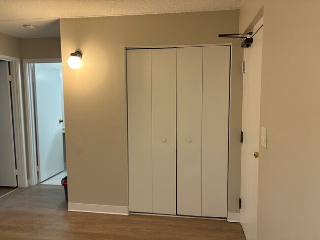 Building Photo - 230 Springhill Dr