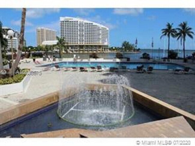 Building Photo - 905 Brickell Bay Dr