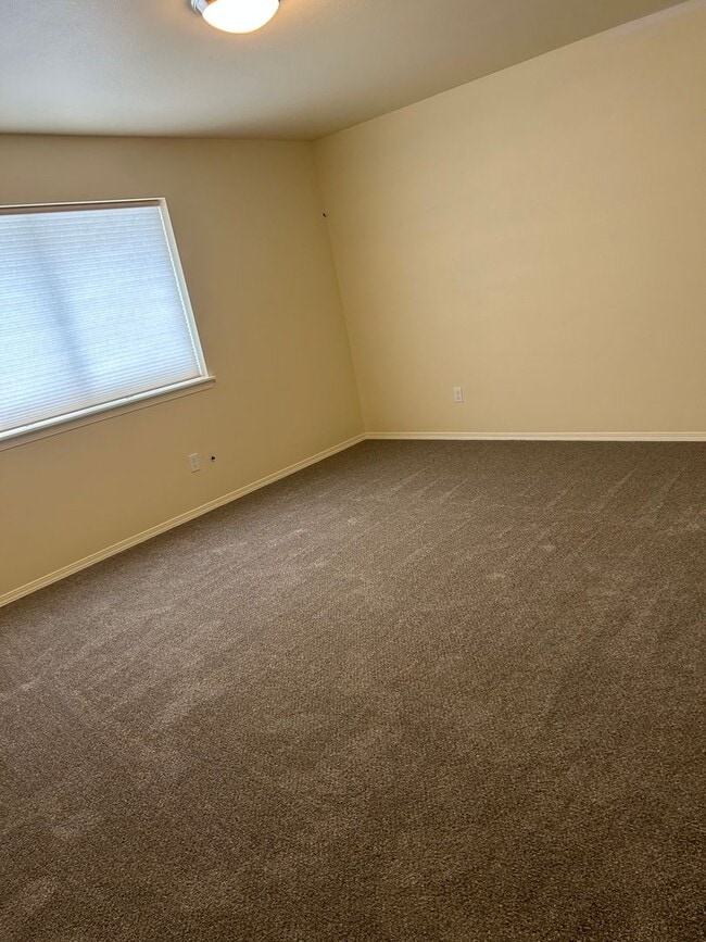 Building Photo - Brand New Home