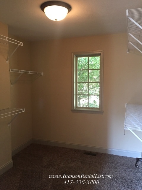 Building Photo - Fresh New Look - 4BR 21/2 Bath