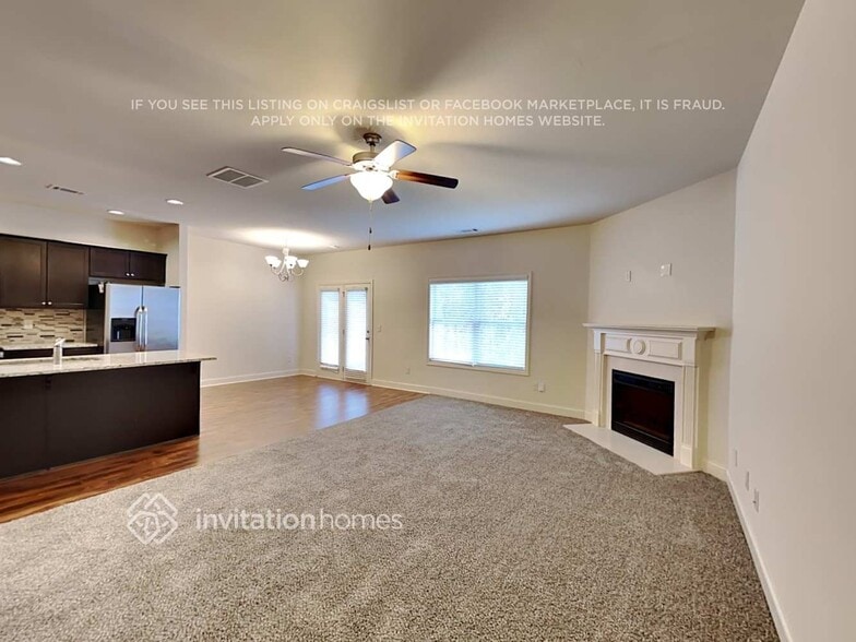 Building Photo - 227 Green Bridge Ct SE