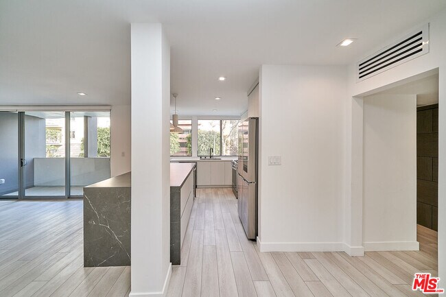 Building Photo - 145 S Maple Dr