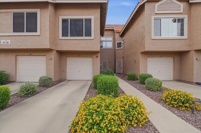 Building Photo - 1633 E Lakeside Dr