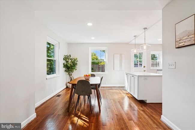 Building Photo - 4642 31st Rd S