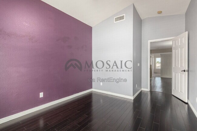 Building Photo - 1935 W Mockingbird Dr