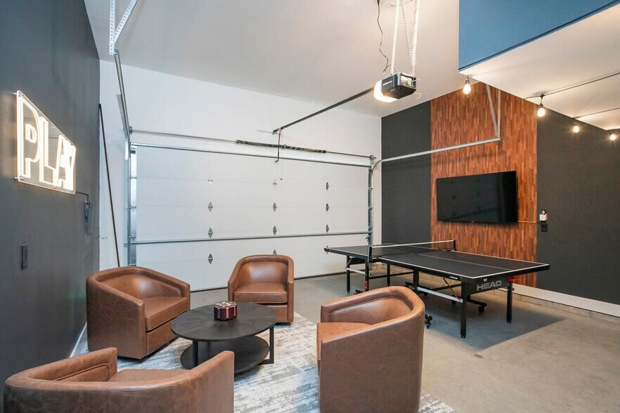 Primary Photo - 1405 Napoleon St