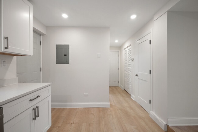 Building Photo - 1340 W Hollywood Ave