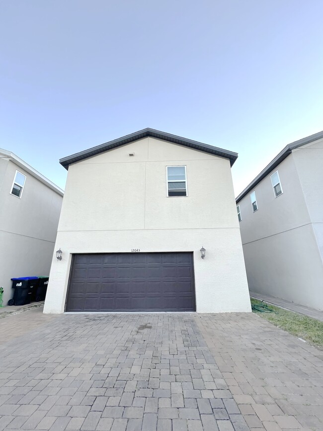Building Photo - 12645 Salomon Cove Dr