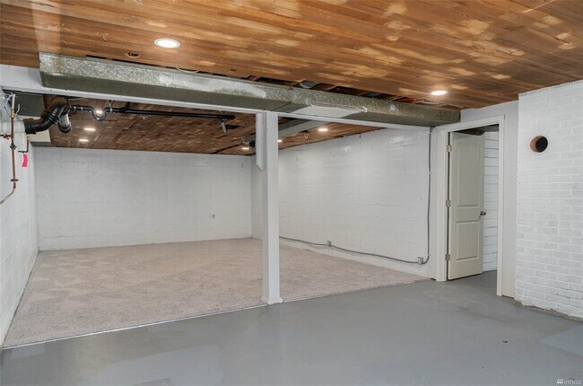 Building Photo - 5304 Hyada Blvd NE