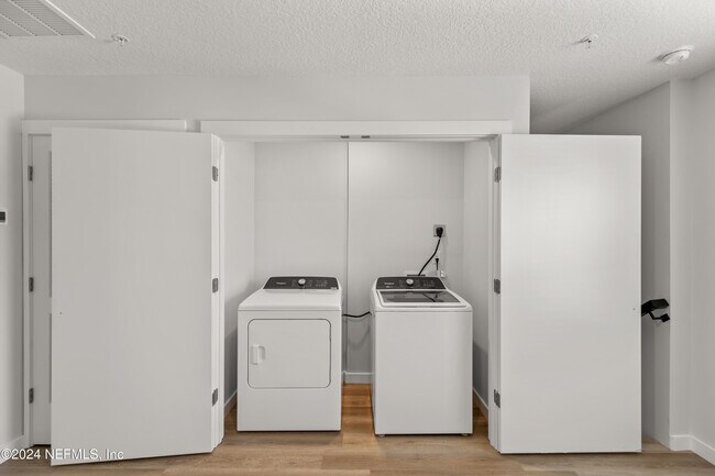 Building Photo - 223 19th St N