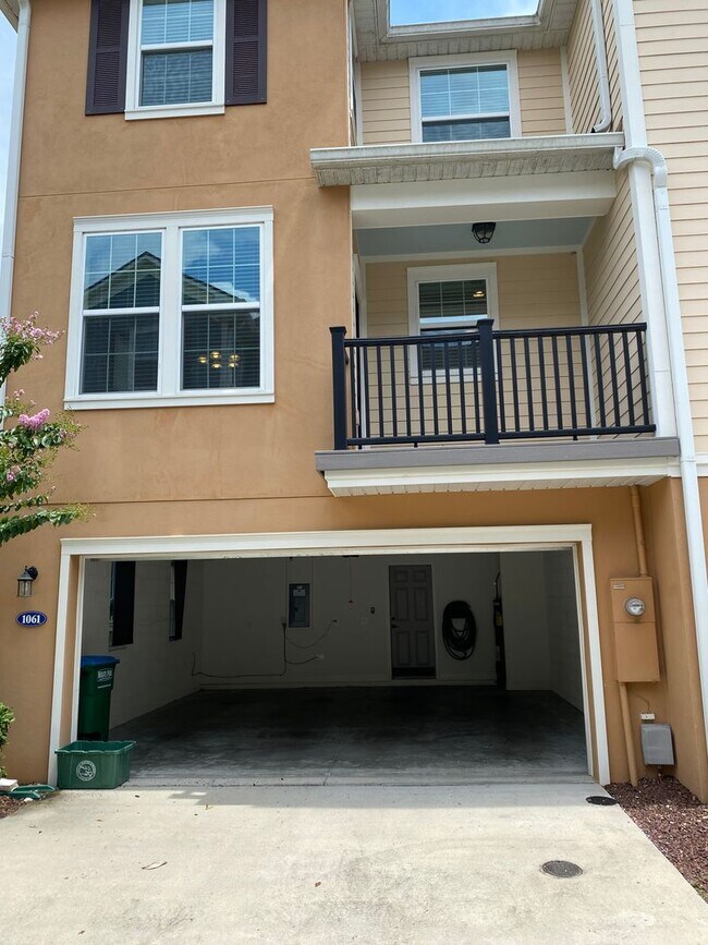 Building Photo - 1061 Clifton Springs Ln
