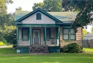 Building Photo - 336 Lake Dr