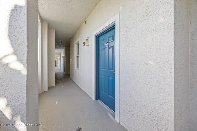 Building Photo - 540 S Banana River Dr