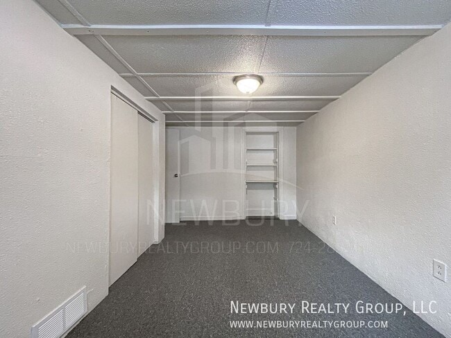 Building Photo - 29 Hickory St