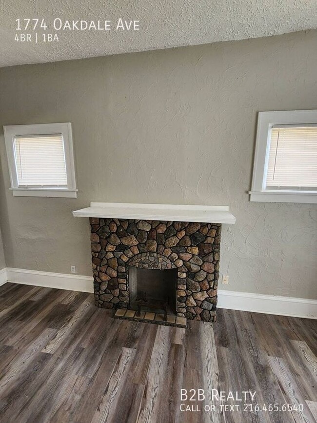 Building Photo - 1774 Oakdale Ave