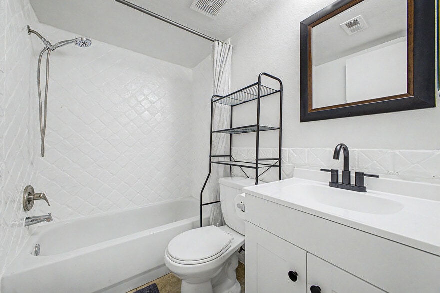 Building Photo - 7474 E Earll Dr