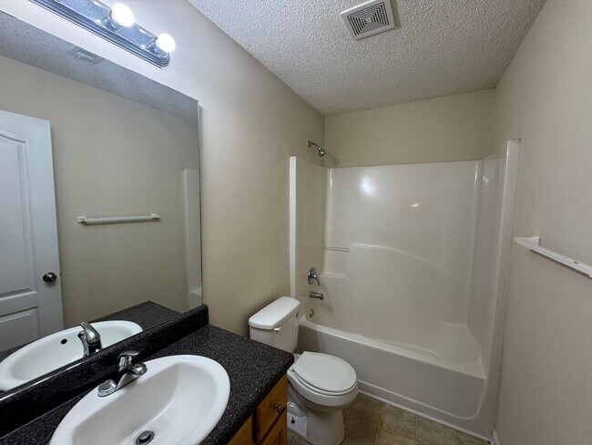 Building Photo - 118 Fern Ridge Ct