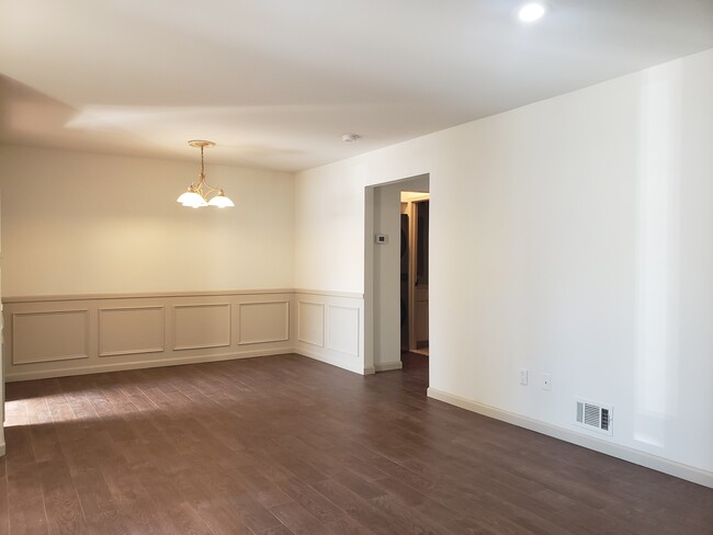 Large Spacious Floor Plan - 111 Country Club Dr
