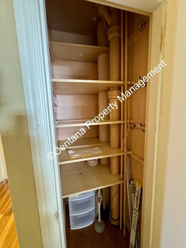Building Photo - $500 off first months rent on 3 bed 2 bath...