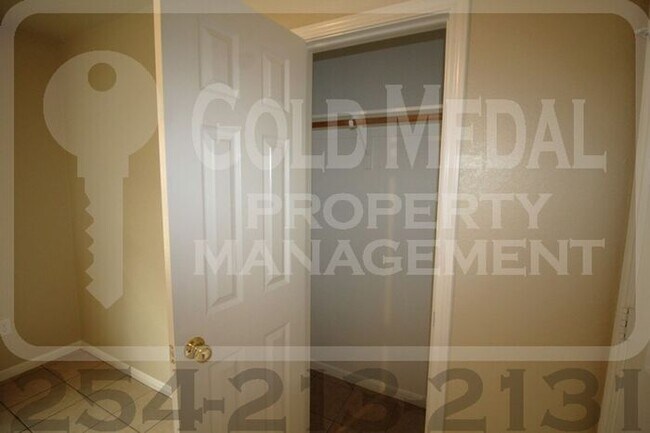 Building Photo - 601 N Gilmer St