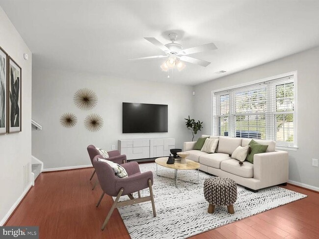 Building Photo - 9075 N Laurel Rd