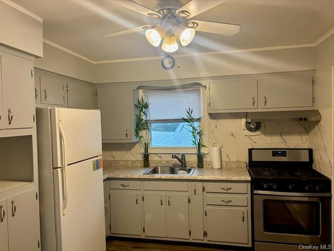 Building Photo - 247-15 143rd Ave