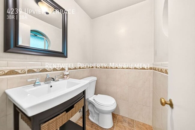 Building Photo - 4239 Upview Ter