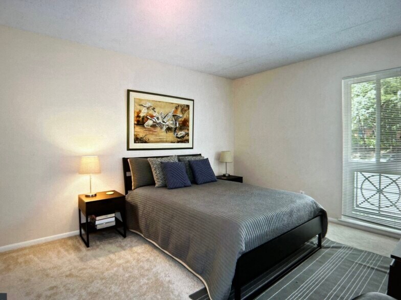 Building Photo - 11815 Breton Ct